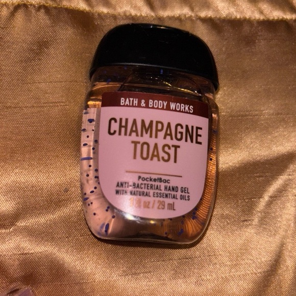 NEW Bath and Body Works Champagne Toast Candle 2pk Wallflower + Free Gift! - Picture 4 of 6